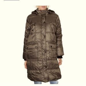 Urban Republic military green puffer coat. Detachable hood. Size Medium.NWT.